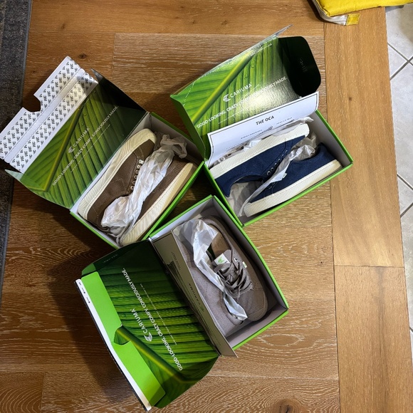 Cariuma Shoes - Cariuma Oca Low Canvas Sneakers, 3 NWT Pairs in Blue, Grey, and Tan size 10.5